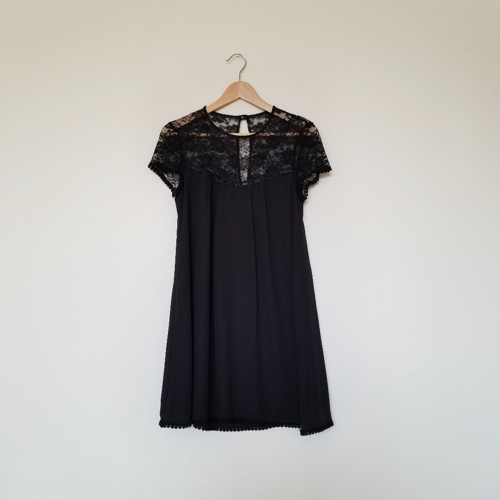 DILLARDS - LACE BABYDOLL DRESS